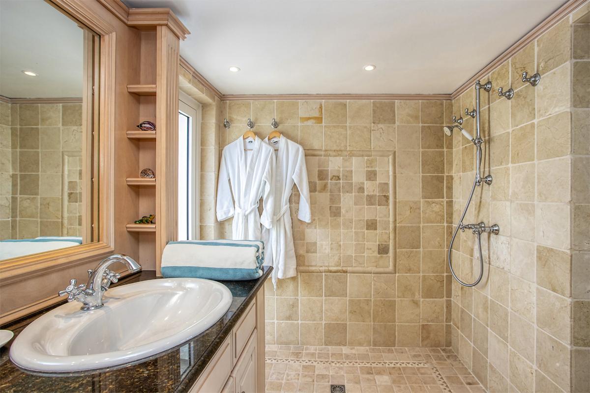 A louer villa 3 chambres Terres Basses Saint Martin_ Salle d'eau - 35